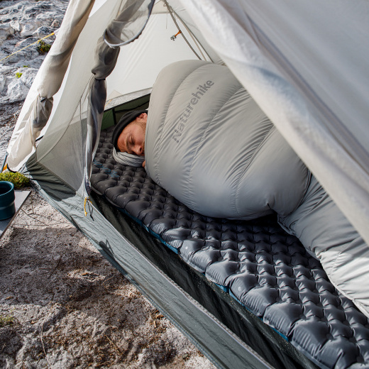 Коврик надувной Naturehike 183х64х7 см, серый карбон